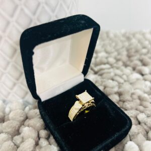 Anillo de oro de 10k