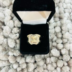Anillo de oro de 10k