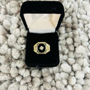 Anillo de oro de 10k
