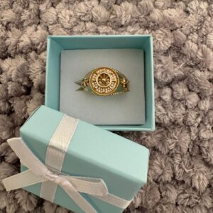 Anillo de diseñador de 10k